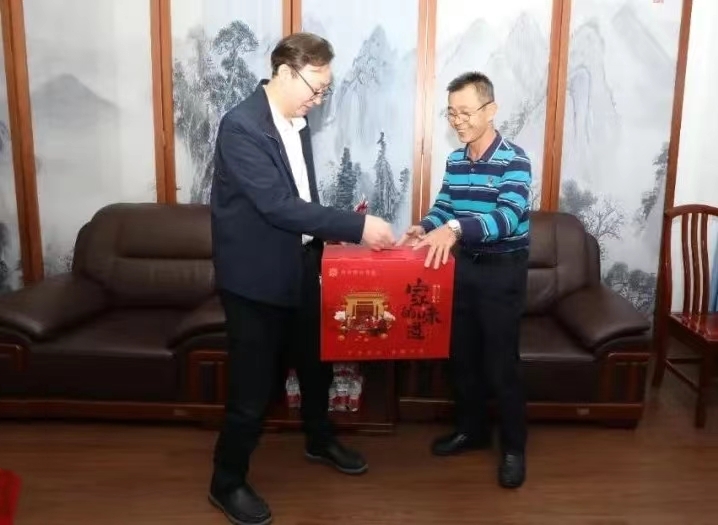 陈波一行到leyu.乐鱼(集团)数码股份有限公司官网
开展新春走访慰问.jpg