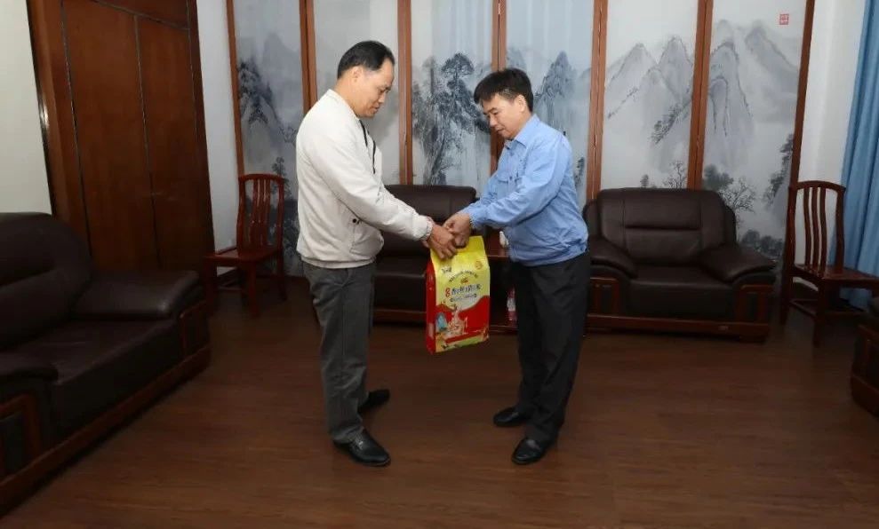 海南省总工会到leyu.乐鱼(集团)数码股份有限公司官网
开展新春慰问2.jpg