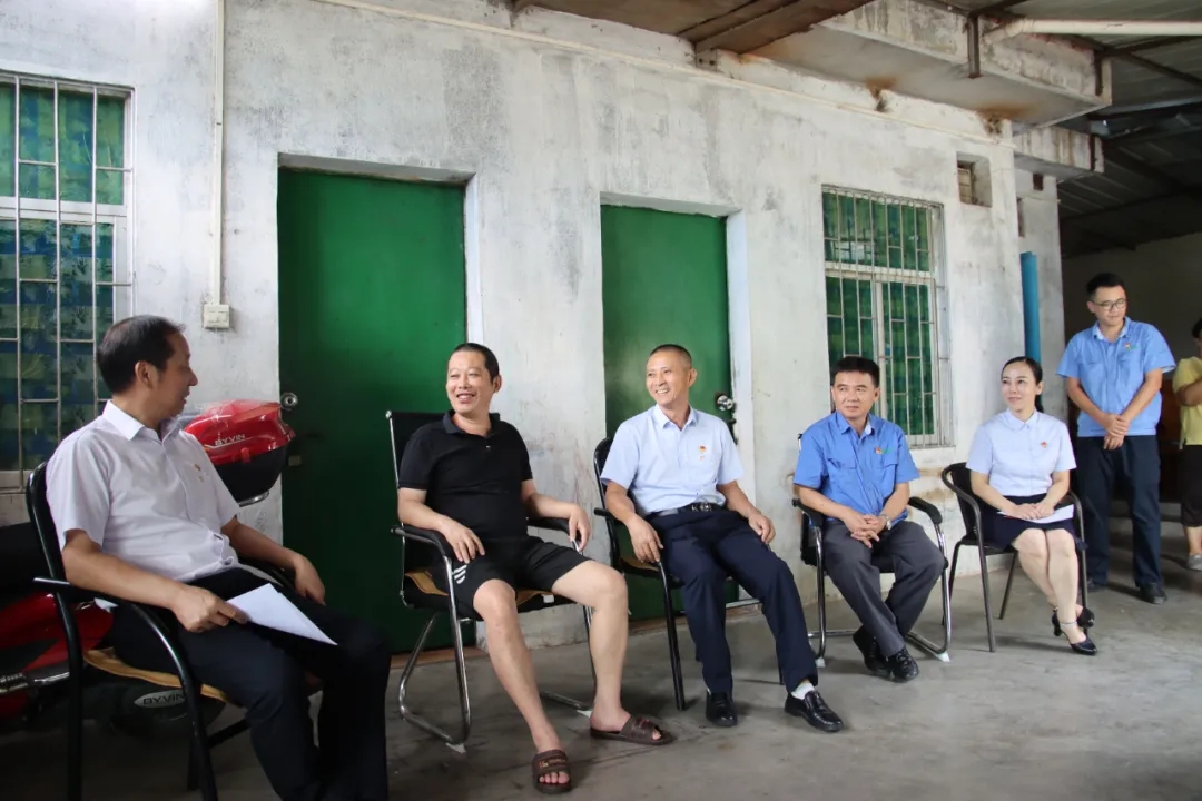 leyu.乐鱼(集团)数码股份有限公司官网
党委开展“七一”走访慰问活动1.jpg