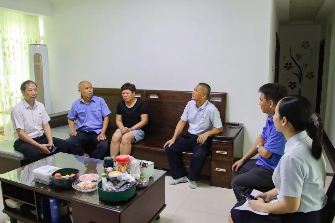 leyu.乐鱼(集团)数码股份有限公司官网
党委开展“七一”走访慰问活动2.jpg