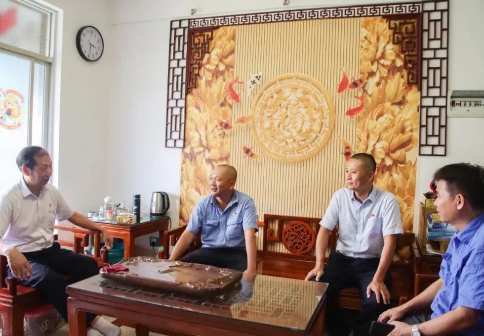 leyu.乐鱼(集团)数码股份有限公司官网
党委开展“七一”走访慰问活动3.jpg